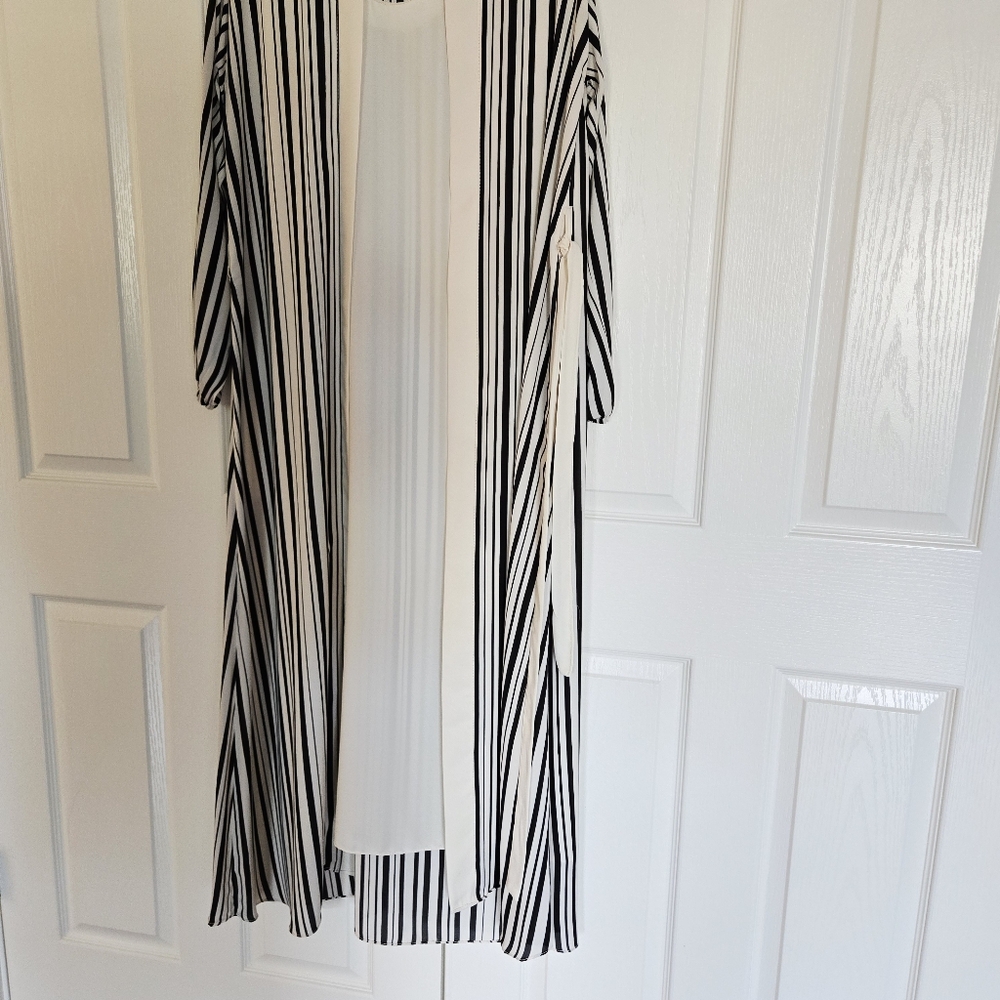 Flare Abaya Dress Striped Front Open Elasticated Cuffs Cream/ Black Size M - Picture 3 of 8